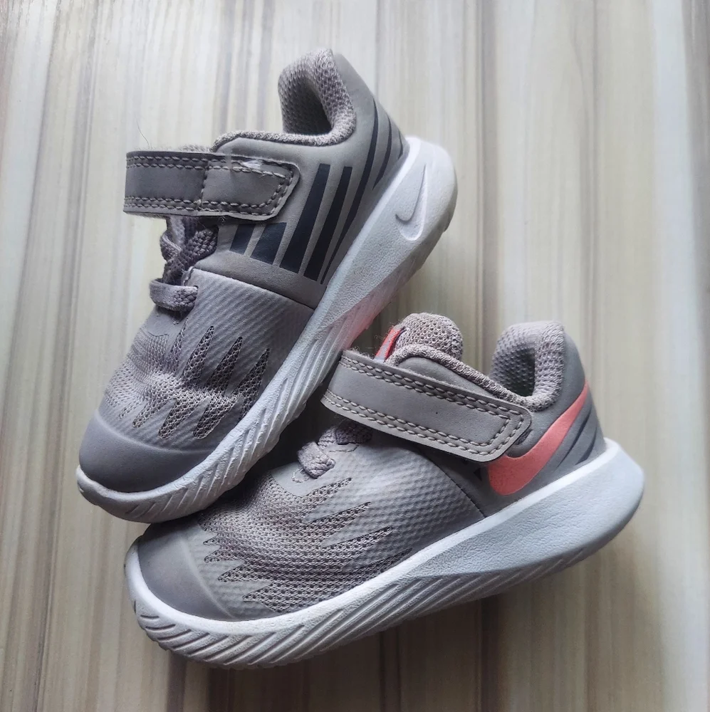 ⭐️ 5/$30 Nike 4C Baby Gray and Pink Sneakers